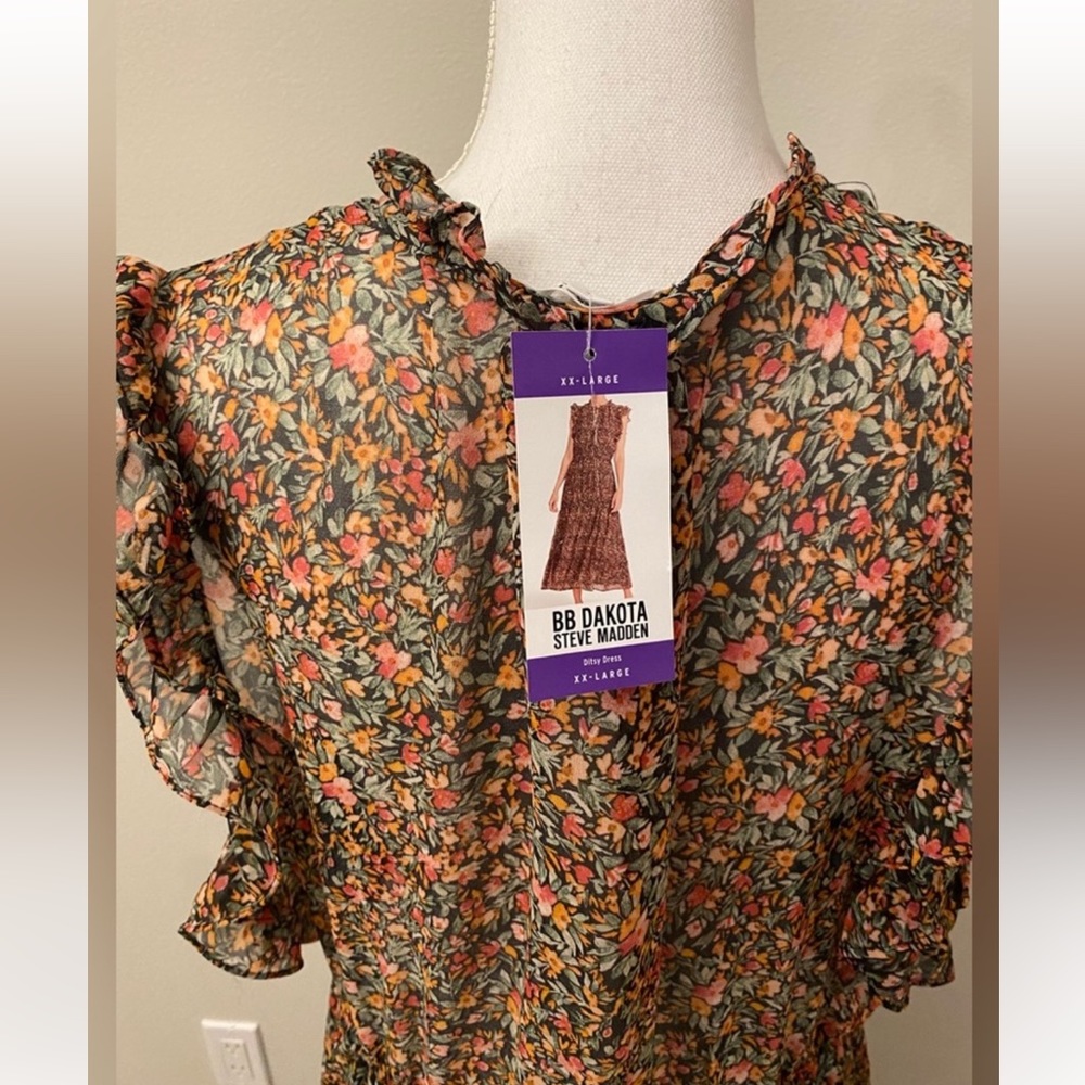 Plus Dress - Picture 9 of 10